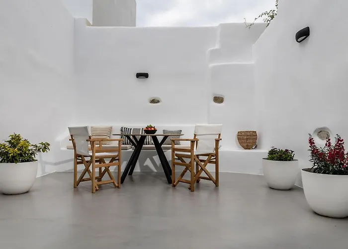 Arch Chora Next To The Old Castle Apartman *