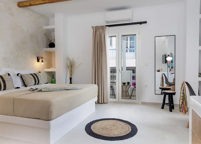 Arch Chora Next To The Old Castle